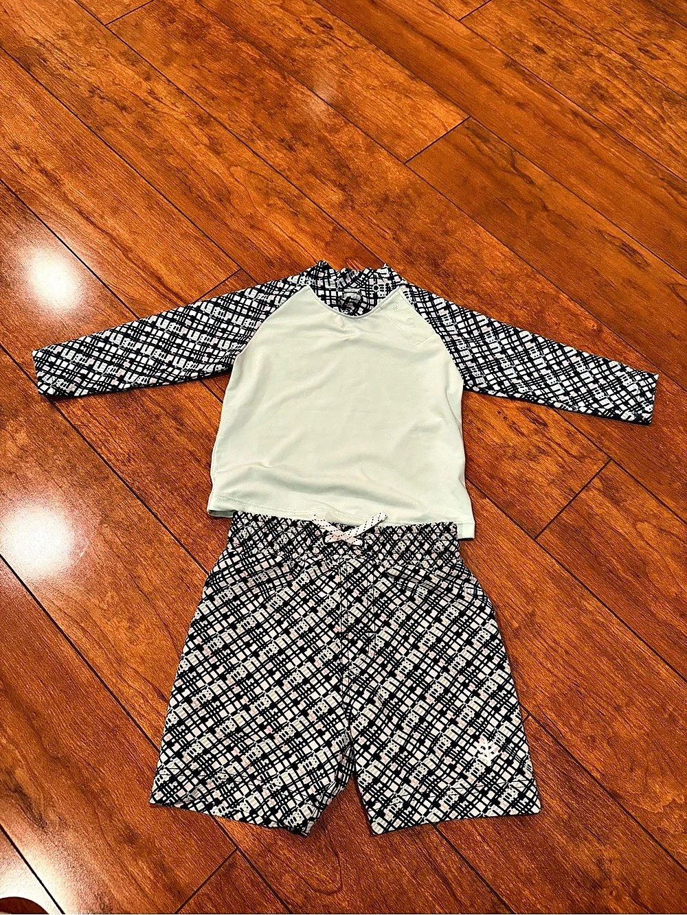Coolibar Baby 6-12M Rashguard Set Green & Black, UPF 50+, Like New